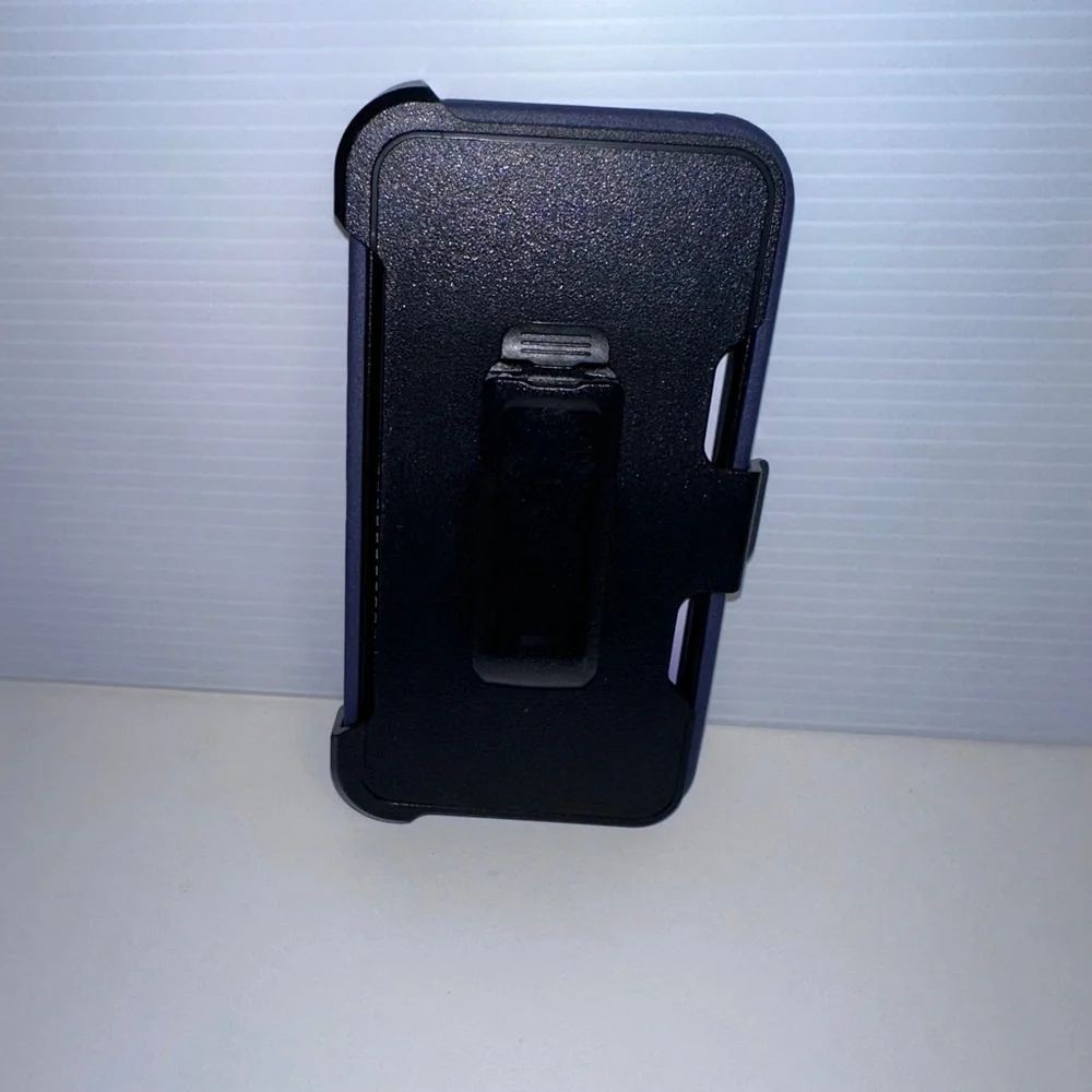 New in Packaging Cell Phone Case for iPhone 14 Plus Hip Clip Dark Blue & Black